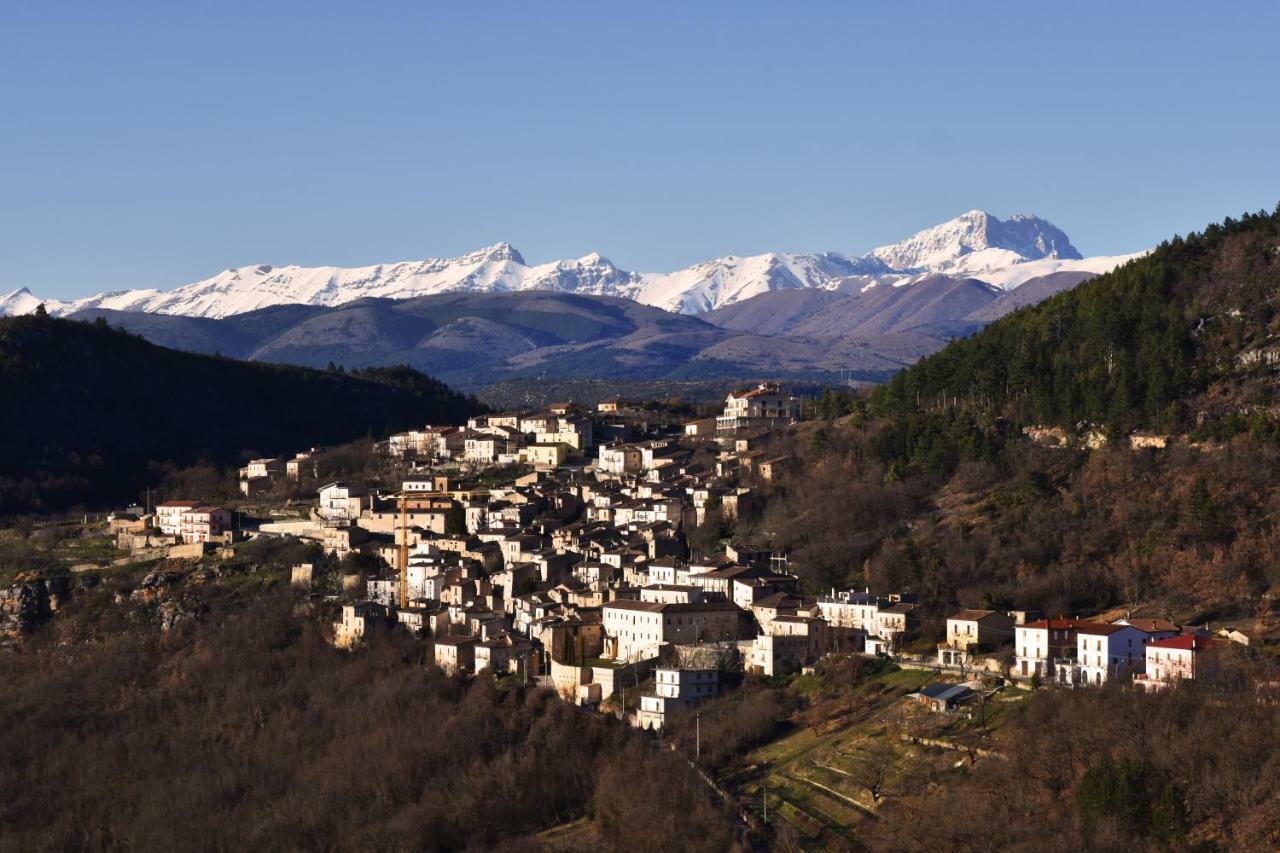 Palazzo Camelot, 19 Via Nazionale Daire San Demetrio ne' Vestini Dış mekan fotoğraf